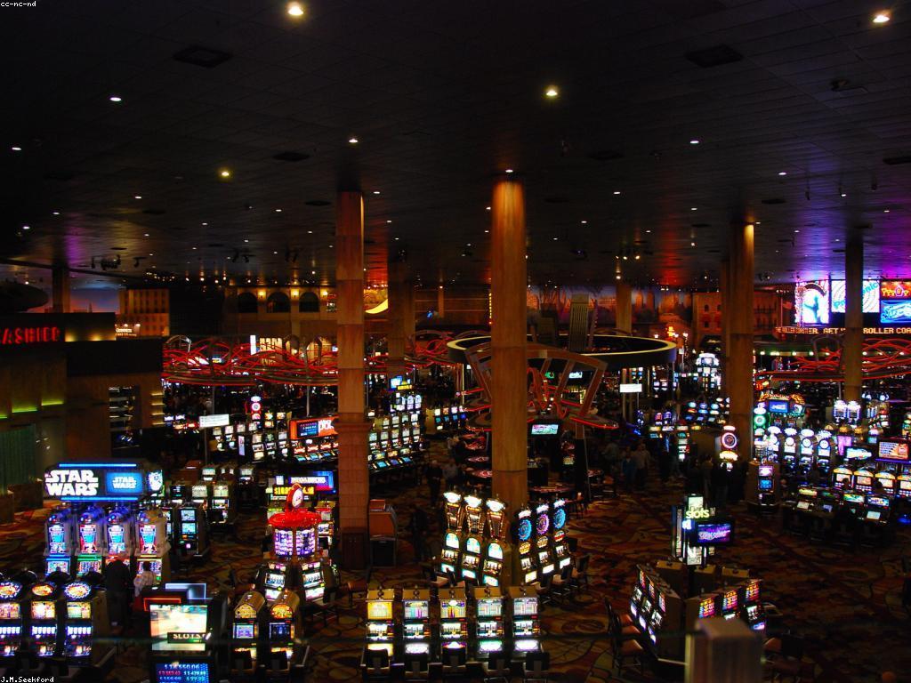 យុទ្ធសាស្ត្រលេងល្បែងកាស៊ីណូស្លូត